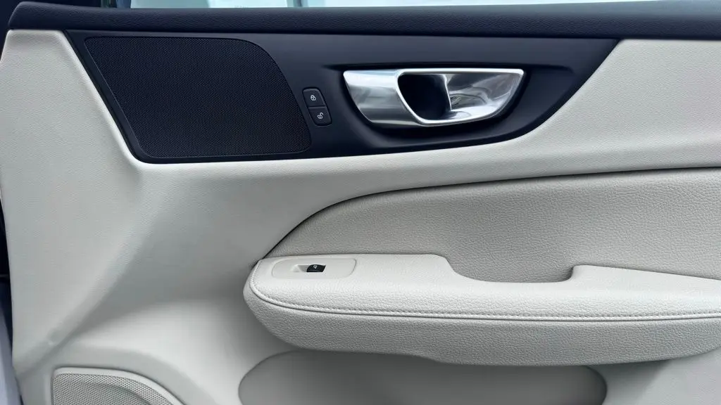 2022 Volvo V60 Cross Country T5