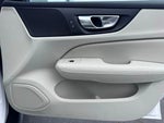 2022 V60 Cross Country Thumbnail 16