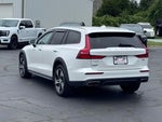 2022 V60 Cross Country Thumbnail 41
