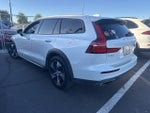 2021 V60 Cross Country Thumbnail 4