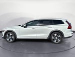 2021 V60 Cross Country Thumbnail 2
