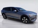 2020 V60 Cross Country Thumbnail 2