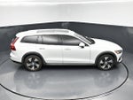 2020 V60 Cross Country Thumbnail 25