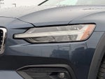 2022 V60 Cross Country Thumbnail 9