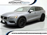 2021 V60 Cross Country Thumbnail 1