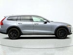 2021 V60 Cross Country Thumbnail 4