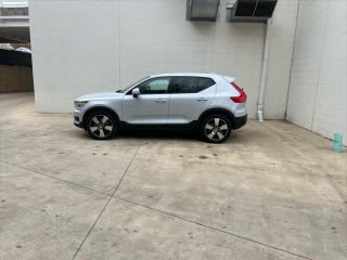 2020 Volvo XC40 with Glacier Silver Metallic Exterior