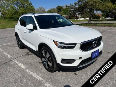 Photo of a 2020 Volvo XC40 AWD T5 Momentum 4DR SUV for sale