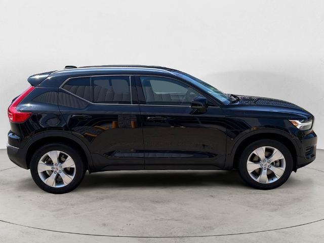 2022 Volvo XC40 - $24,542