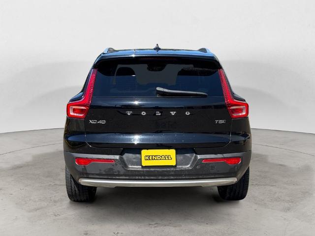 2022 Volvo XC40 - $24,542