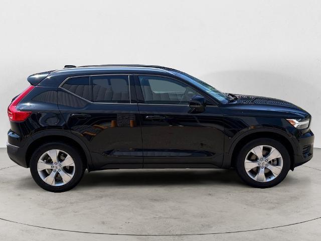 2022 Volvo XC40 - $24,542