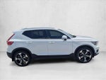 2019 XC40 Thumbnail 4