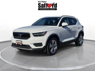 2020 Volvo XC40 with Crystal White Metallic Exterior