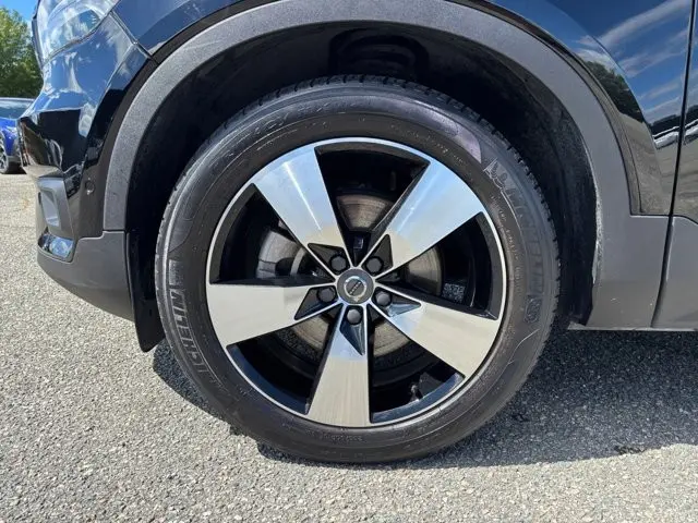 2019 Volvo XC40 - $25,495