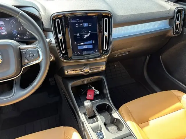 2019 Volvo XC40 - $25,495