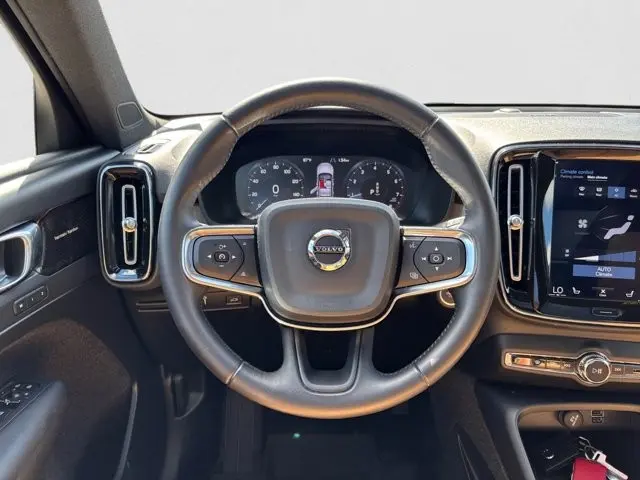 2019 Volvo XC40 - $25,495