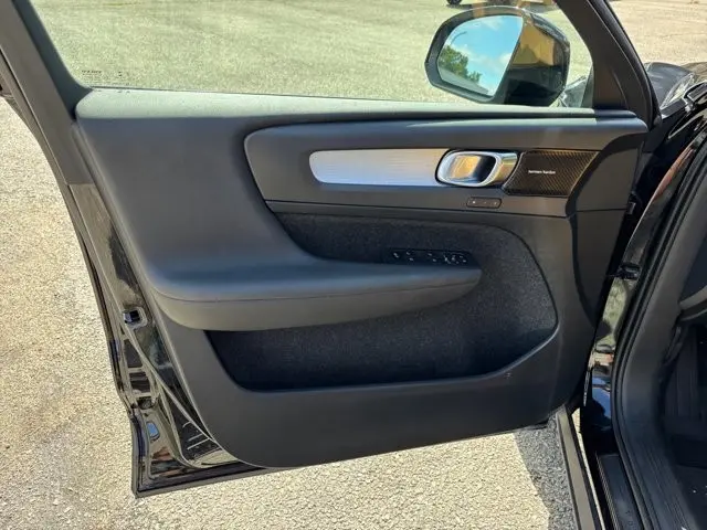 2019 Volvo XC40 - $25,495