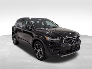 2021 Volvo XC40 with Onyx Black Metallic Exterior