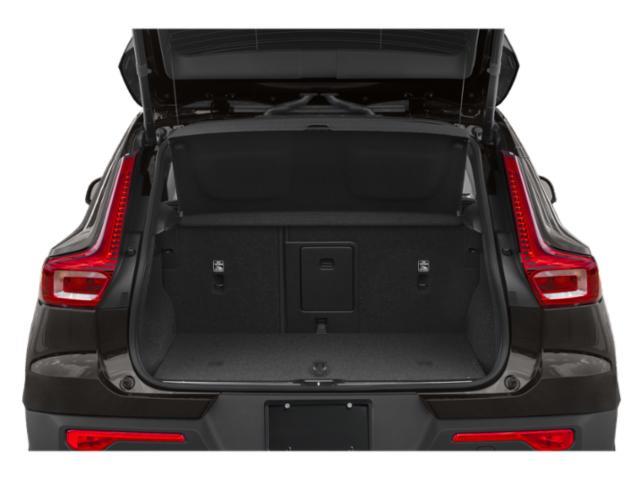 2022 Volvo XC40 - $28,650