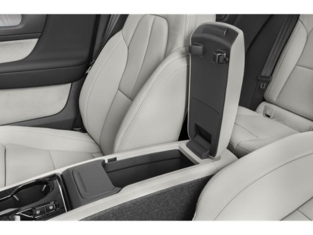 2022 Volvo XC40 - $28,650