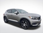 2021 XC40 Thumbnail 1
