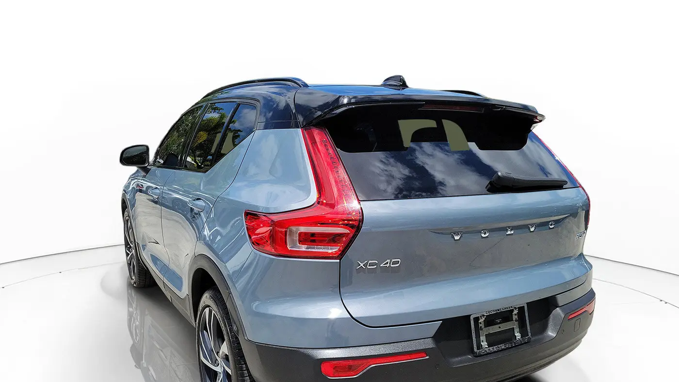 2021 Volvo XC40 T5 R-Design