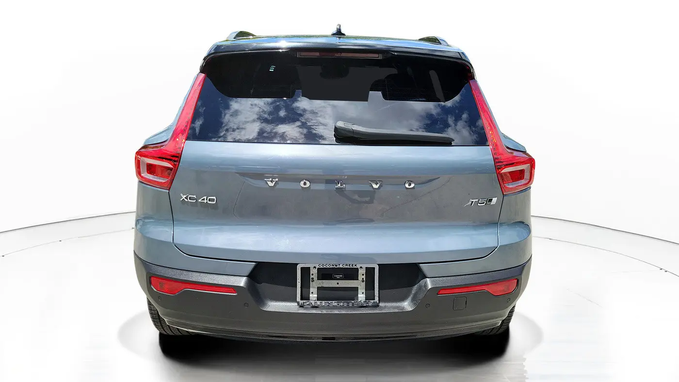 2021 Volvo XC40 T5 R-Design