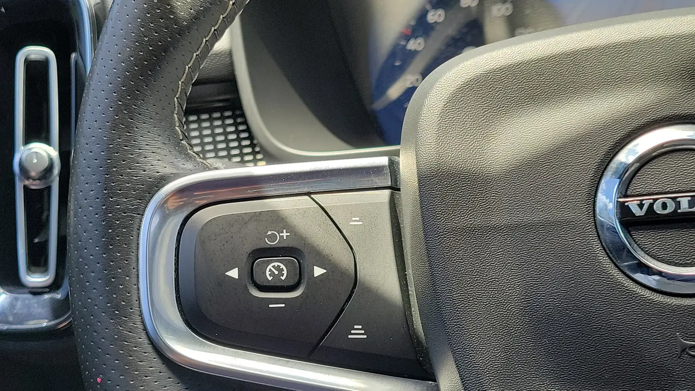 2021 Volvo XC40 T5 R-Design