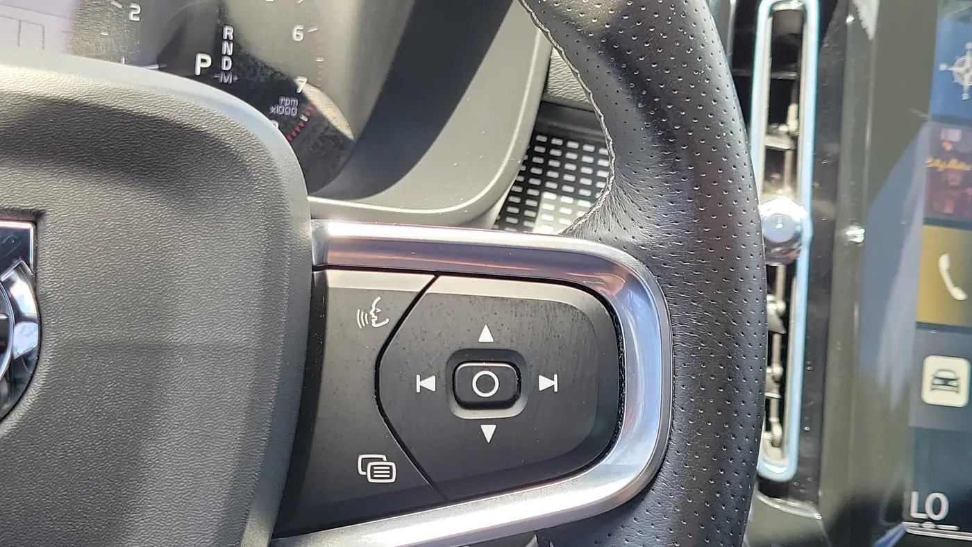 2021 Volvo XC40 T5 R-Design