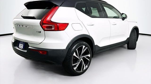 2021 Volvo XC40 T5 R-Design