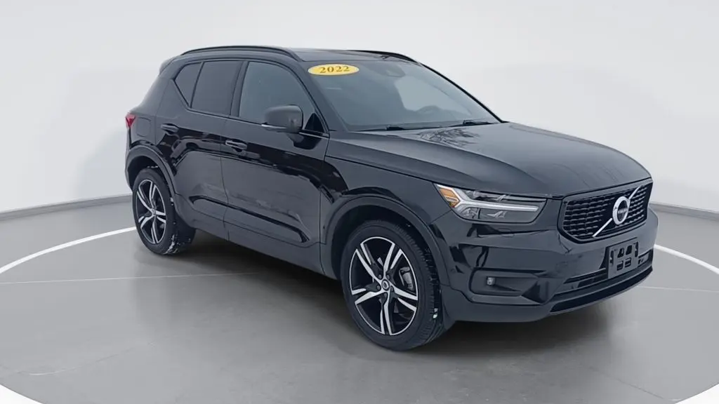 2022 Volvo XC40 T5 R-Design