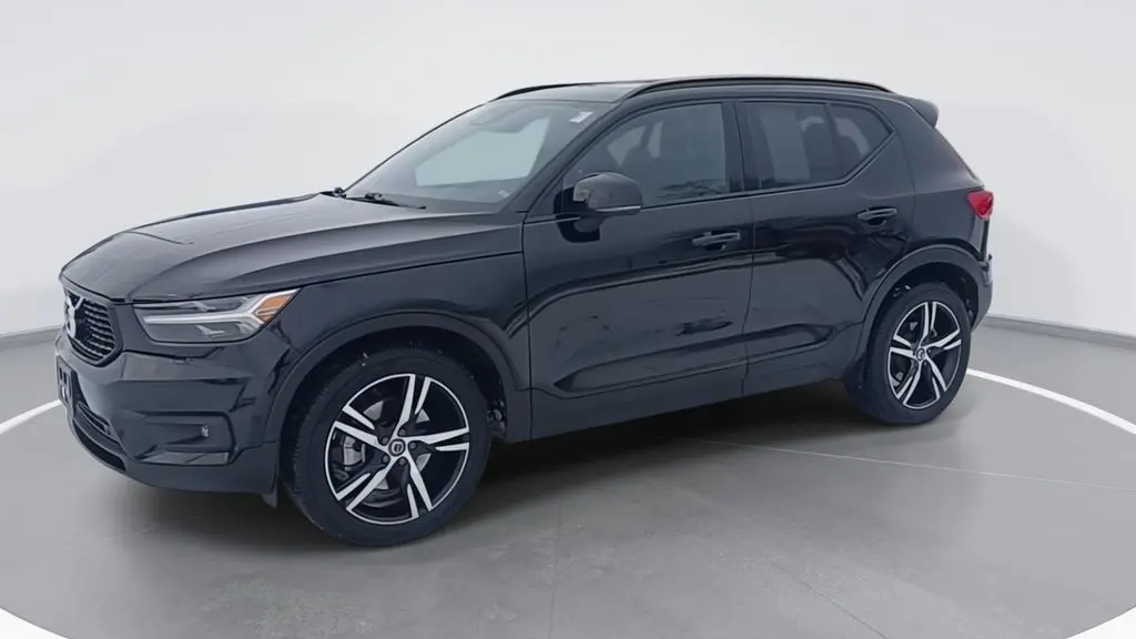 2022 Volvo XC40 T5 R-Design
