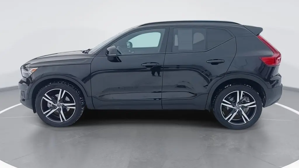2022 Volvo XC40 T5 R-Design