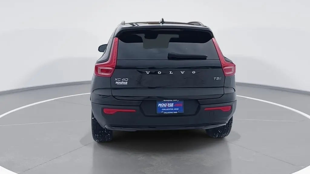 2022 Volvo XC40 T5 R-Design