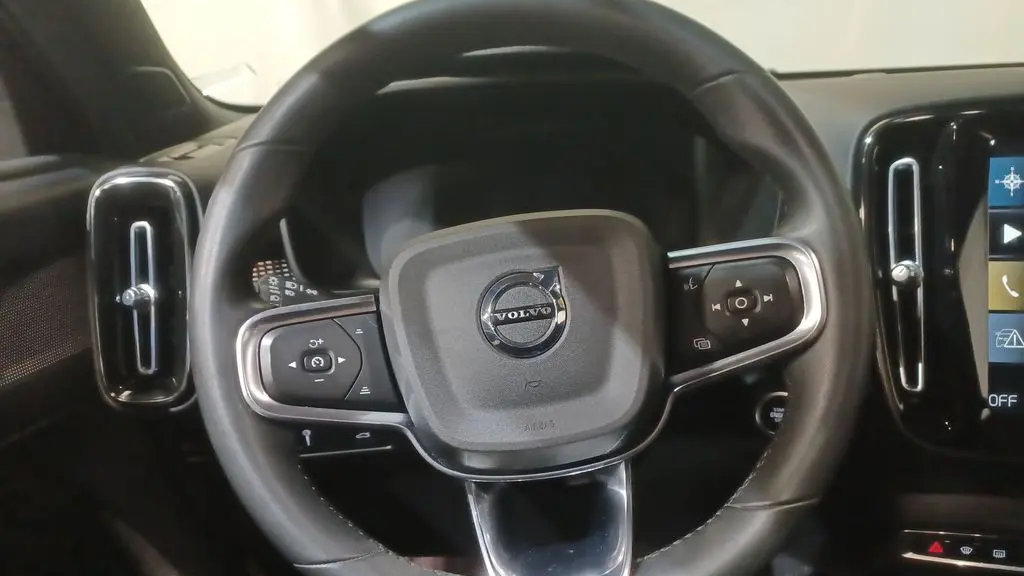 2022 Volvo XC40 T5 R-Design