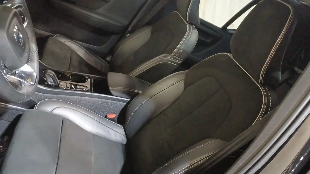 2022 Volvo XC40 T5 R-Design