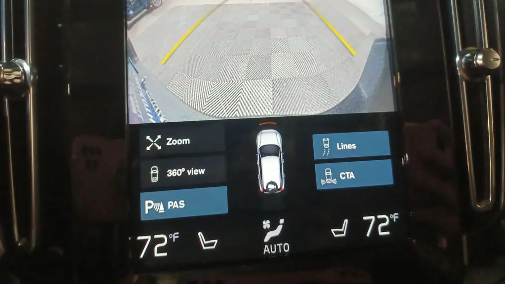 2022 Volvo XC40 T5 R-Design