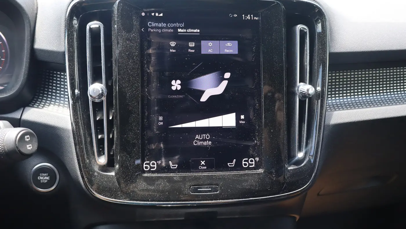 2022 Volvo XC40 T5 R-Design