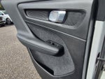 2019 XC40 Thumbnail 11