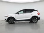2021 XC40 Thumbnail 3