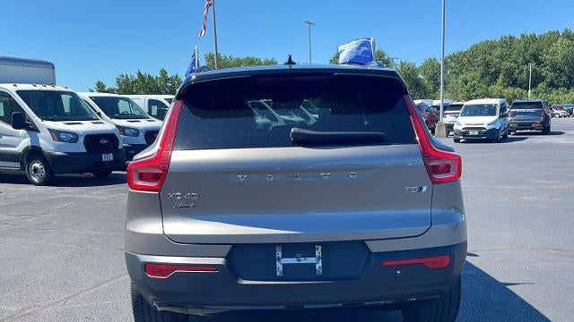 2022 Volvo XC40 T5 R-Design