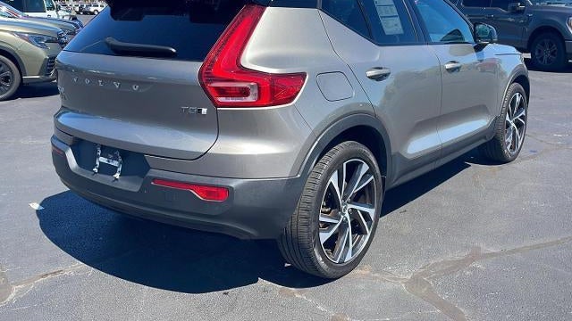 2022 Volvo XC40 T5 R-Design