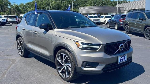 2022 Volvo XC40 T5 R-Design
