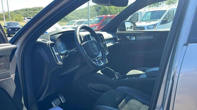 2022 Volvo XC40 T5 R-Design