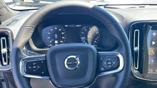 2022 Volvo XC40 T5 R-Design