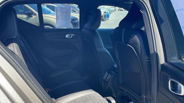 2022 Volvo XC40 T5 R-Design
