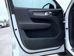 2020 XC40 Thumbnail 9