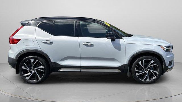 2022 Volvo XC40 T5 R-Design