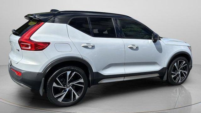 2022 Volvo XC40 T5 R-Design
