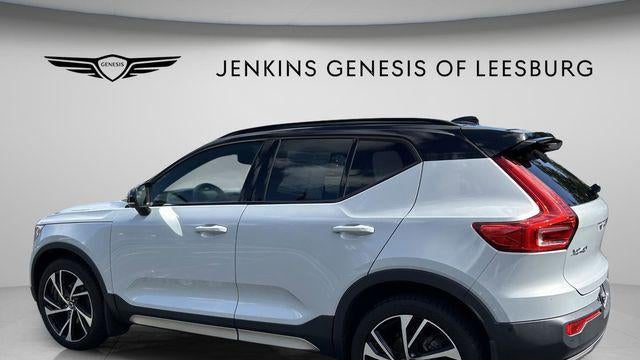 2022 Volvo XC40 T5 R-Design